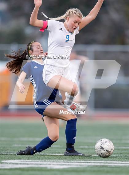 Thumbnail 3 in Grossmont vs. Granite Hills (CIF SDS D1 Final) photogallery.