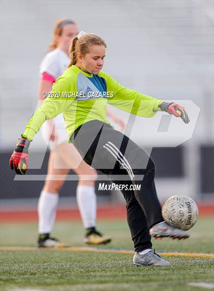 Thumbnail 3 in Grossmont vs. Granite Hills (CIF SDS D1 Final) photogallery.