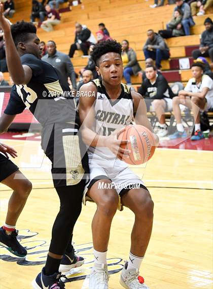 Thumbnail 1 in Central vs. East Hartford (Spalding Hoophall Classic) photogallery.