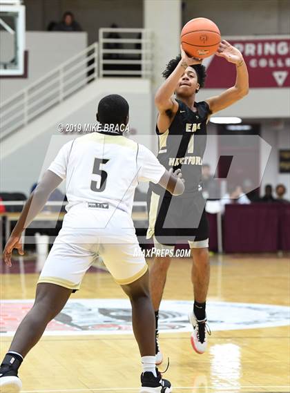 Thumbnail 1 in Central vs. East Hartford (Spalding Hoophall Classic) photogallery.