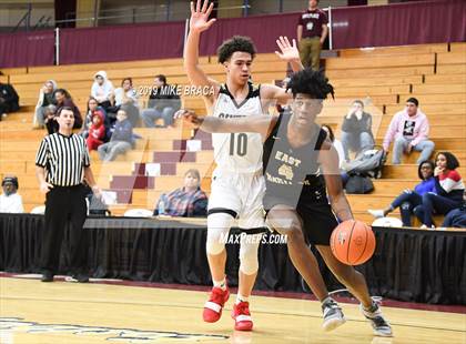 Thumbnail 3 in Central vs. East Hartford (Spalding Hoophall Classic) photogallery.