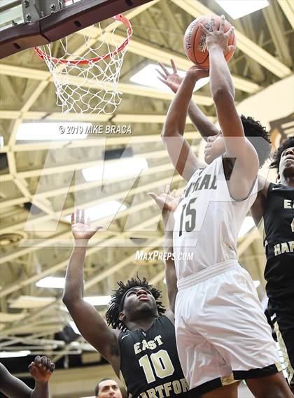 Thumbnail 2 in Central vs. East Hartford (Spalding Hoophall Classic) photogallery.