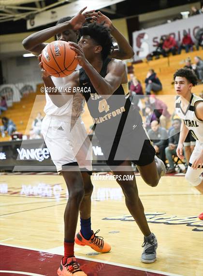 Thumbnail 2 in Central vs. East Hartford (Spalding Hoophall Classic) photogallery.