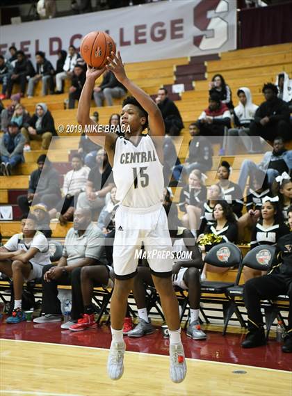 Thumbnail 3 in Central vs. East Hartford (Spalding Hoophall Classic) photogallery.