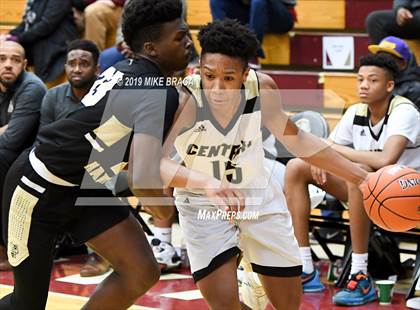 Thumbnail 3 in Central vs. East Hartford (Spalding Hoophall Classic) photogallery.
