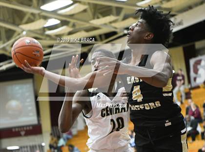 Thumbnail 1 in Central vs. East Hartford (Spalding Hoophall Classic) photogallery.