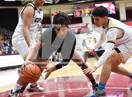 Thumbnail 2 in Central vs. East Hartford (Spalding Hoophall Classic) photogallery.