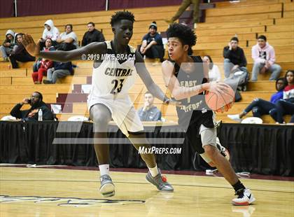 Thumbnail 3 in Central vs. East Hartford (Spalding Hoophall Classic) photogallery.