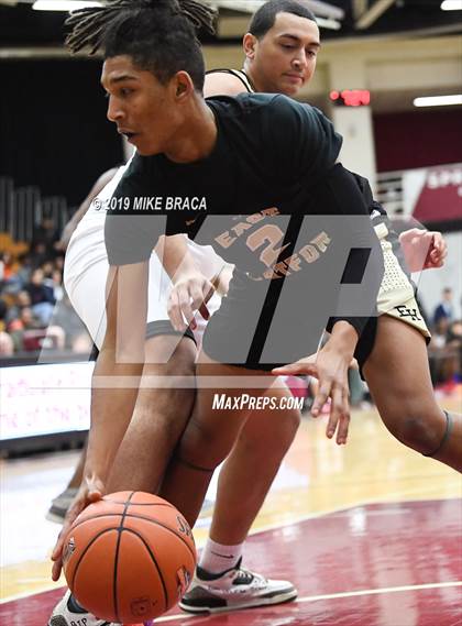 Thumbnail 1 in Central vs. East Hartford (Spalding Hoophall Classic) photogallery.