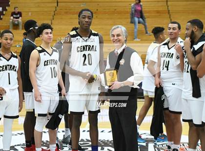Thumbnail 2 in Central vs. East Hartford (Spalding Hoophall Classic) photogallery.