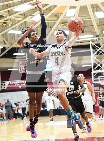 Thumbnail 2 in Central vs. East Hartford (Spalding Hoophall Classic) photogallery.