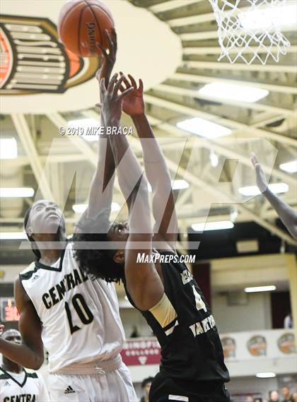 Thumbnail 3 in Central vs. East Hartford (Spalding Hoophall Classic) photogallery.