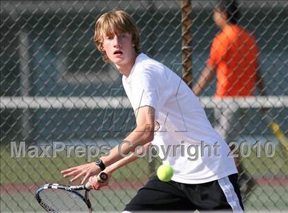Thumbnail 1 in Hononegah vs. Harlem photogallery.