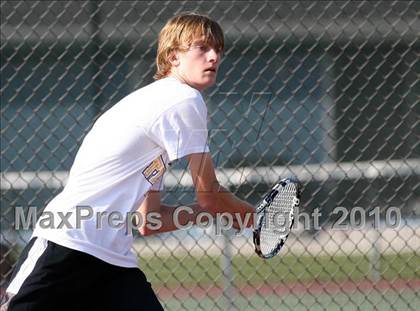 Thumbnail 1 in Hononegah vs. Harlem photogallery.
