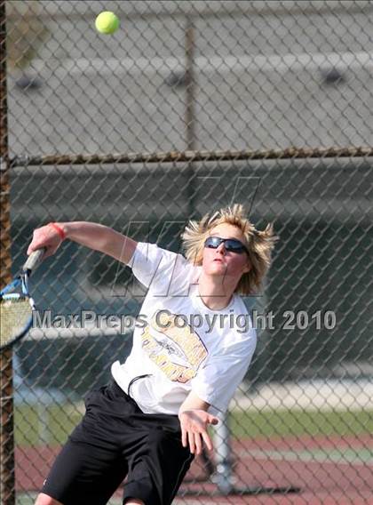 Thumbnail 1 in Hononegah vs. Harlem photogallery.