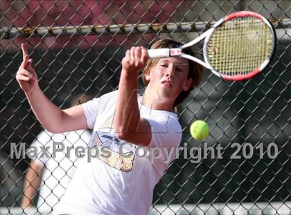 Thumbnail 1 in Hononegah vs. Harlem photogallery.