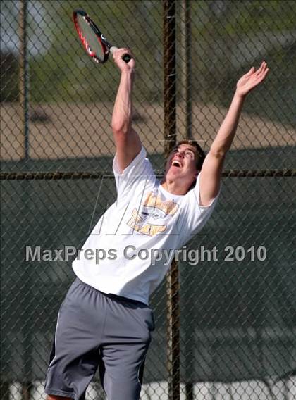 Thumbnail 2 in Hononegah vs. Harlem photogallery.