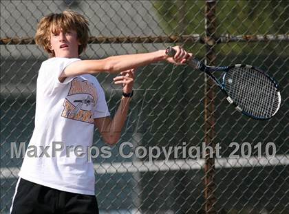 Thumbnail 1 in Hononegah vs. Harlem photogallery.