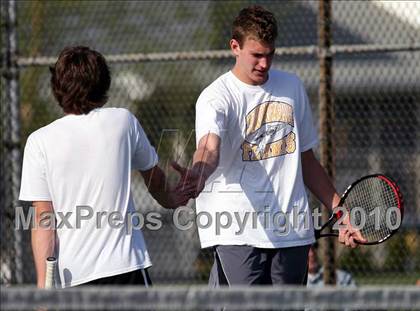 Thumbnail 1 in Hononegah vs. Harlem photogallery.