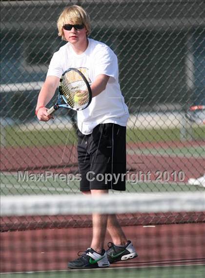 Thumbnail 2 in Hononegah vs. Harlem photogallery.