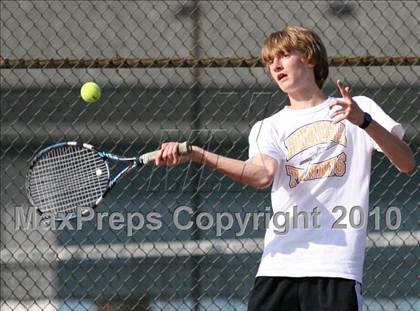 Thumbnail 2 in Hononegah vs. Harlem photogallery.