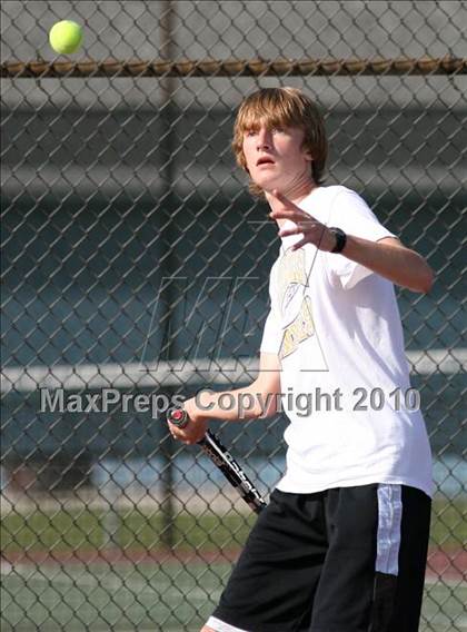 Thumbnail 1 in Hononegah vs. Harlem photogallery.