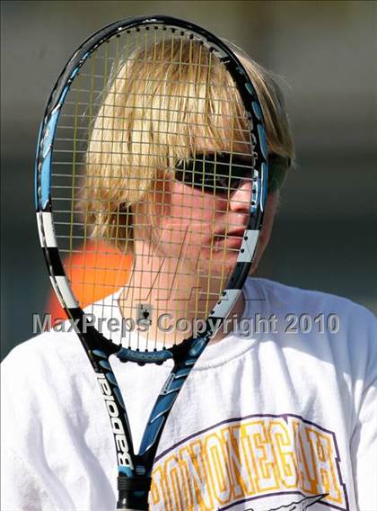 Thumbnail 1 in Hononegah vs. Harlem photogallery.