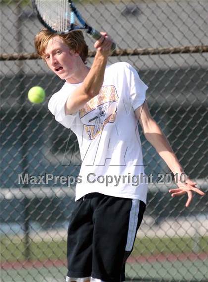 Thumbnail 2 in Hononegah vs. Harlem photogallery.