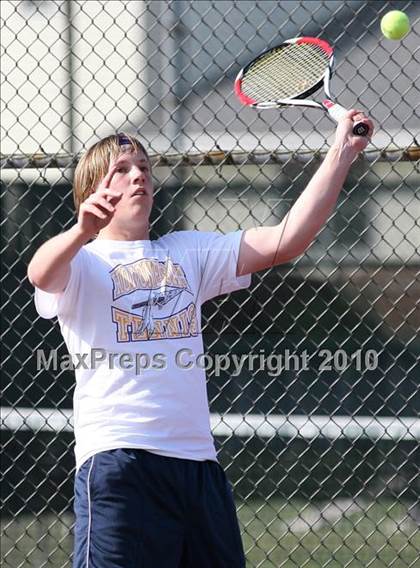 Thumbnail 3 in Hononegah vs. Harlem photogallery.