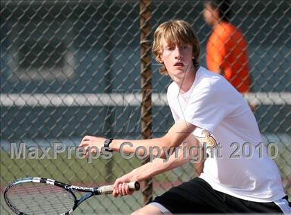 Thumbnail 3 in Hononegah vs. Harlem photogallery.