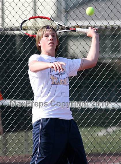 Thumbnail 2 in Hononegah vs. Harlem photogallery.