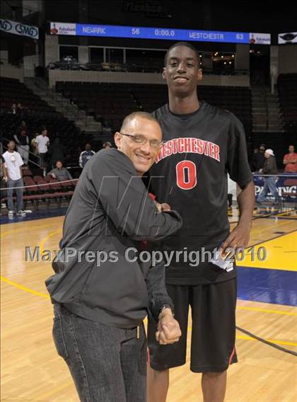 Thumbnail 2 in Newark Memorial vs. Westchester (CIF State D1 Award Photos) photogallery.
