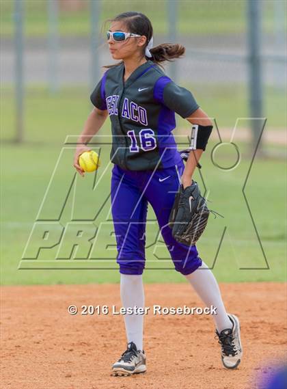 Thumbnail 1 in Canyon vs Weslaco (UIL 6A Regional Final) photogallery.