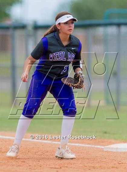 Thumbnail 1 in Canyon vs Weslaco (UIL 6A Regional Final) photogallery.