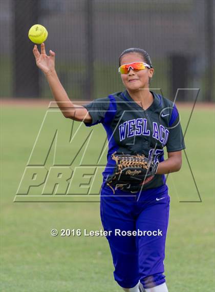 Thumbnail 2 in Canyon vs Weslaco (UIL 6A Regional Final) photogallery.
