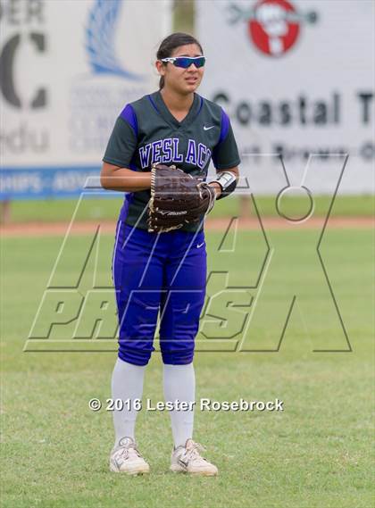 Thumbnail 1 in Canyon vs Weslaco (UIL 6A Regional Final) photogallery.