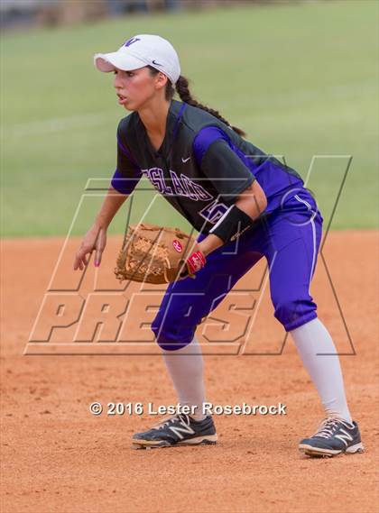 Thumbnail 2 in Canyon vs Weslaco (UIL 6A Regional Final) photogallery.