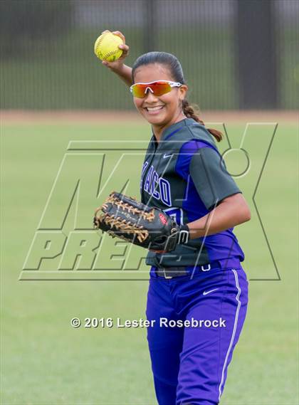 Thumbnail 3 in Canyon vs Weslaco (UIL 6A Regional Final) photogallery.