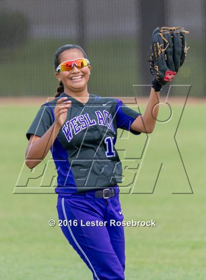 Thumbnail 3 in Canyon vs Weslaco (UIL 6A Regional Final) photogallery.