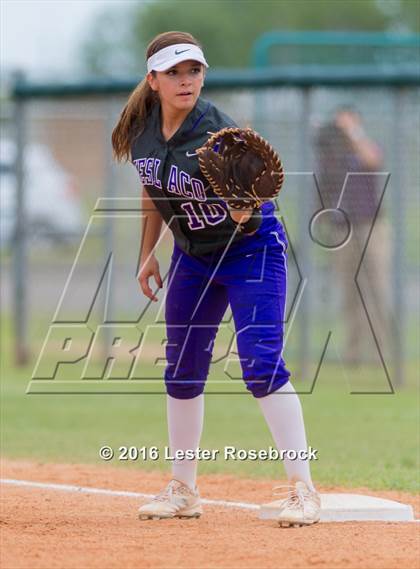 Thumbnail 2 in Canyon vs Weslaco (UIL 6A Regional Final) photogallery.