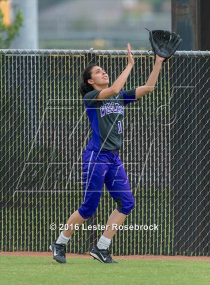 Thumbnail 2 in Canyon vs Weslaco (UIL 6A Regional Final) photogallery.