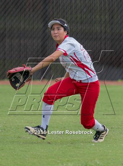 Thumbnail 1 in Canyon vs Weslaco (UIL 6A Regional Final) photogallery.