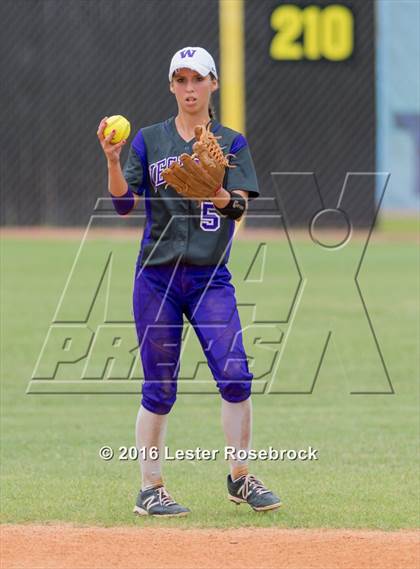 Thumbnail 1 in Canyon vs Weslaco (UIL 6A Regional Final) photogallery.