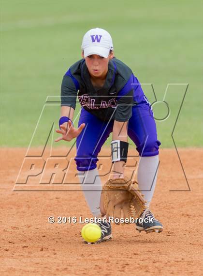 Thumbnail 2 in Canyon vs Weslaco (UIL 6A Regional Final) photogallery.