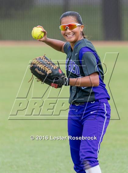 Thumbnail 2 in Canyon vs Weslaco (UIL 6A Regional Final) photogallery.