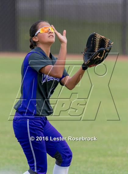 Thumbnail 2 in Canyon vs Weslaco (UIL 6A Regional Final) photogallery.