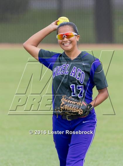 Thumbnail 1 in Canyon vs Weslaco (UIL 6A Regional Final) photogallery.