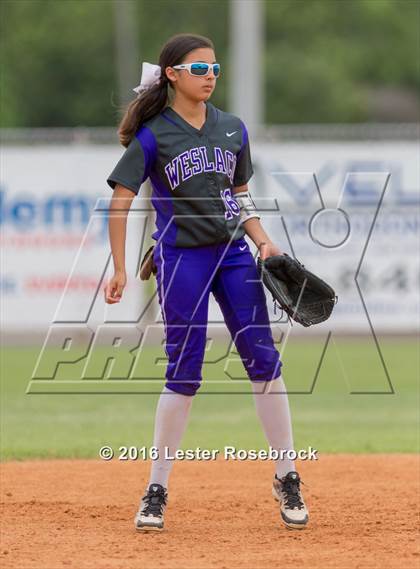 Thumbnail 1 in Canyon vs Weslaco (UIL 6A Regional Final) photogallery.