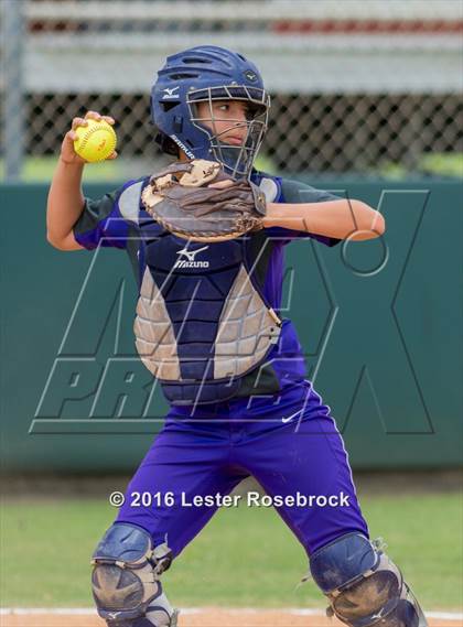 Thumbnail 1 in Canyon vs Weslaco (UIL 6A Regional Final) photogallery.