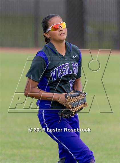 Thumbnail 1 in Canyon vs Weslaco (UIL 6A Regional Final) photogallery.
